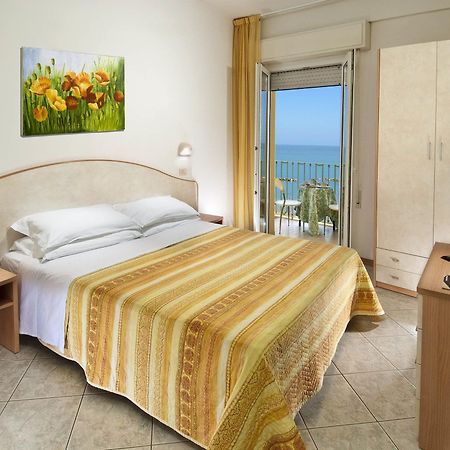 Hotel Gloria Gabicce Mare Esterno foto