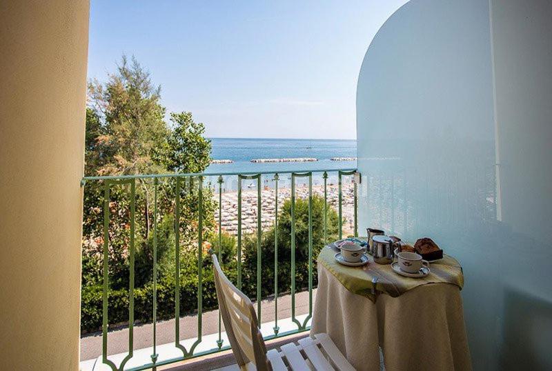 Hotel Gloria Gabicce Mare Esterno foto