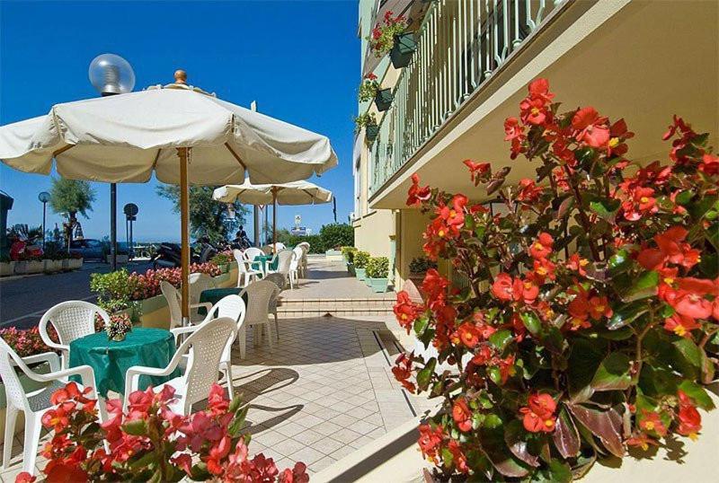 Hotel Gloria Gabicce Mare Esterno foto