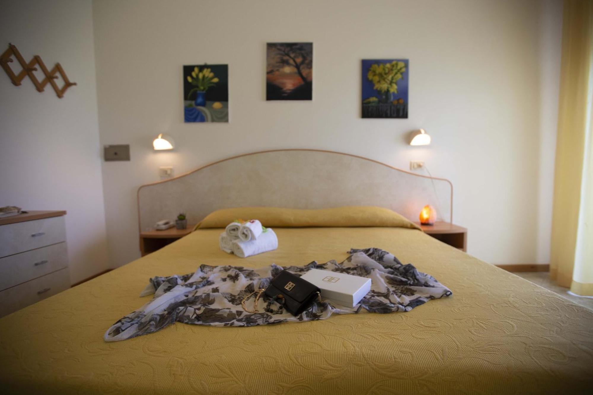Hotel Gloria Gabicce Mare Esterno foto