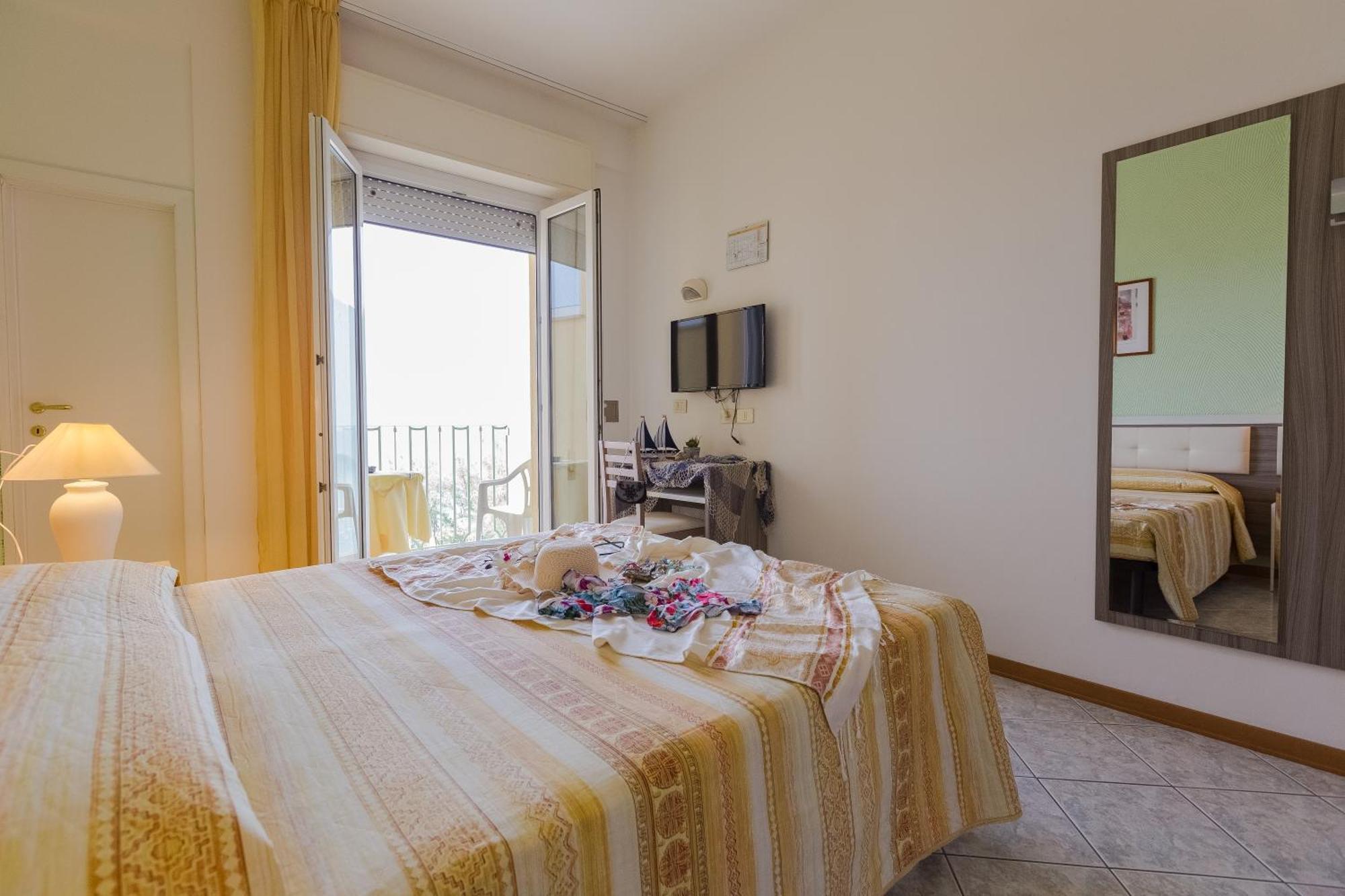 Hotel Gloria Gabicce Mare Esterno foto