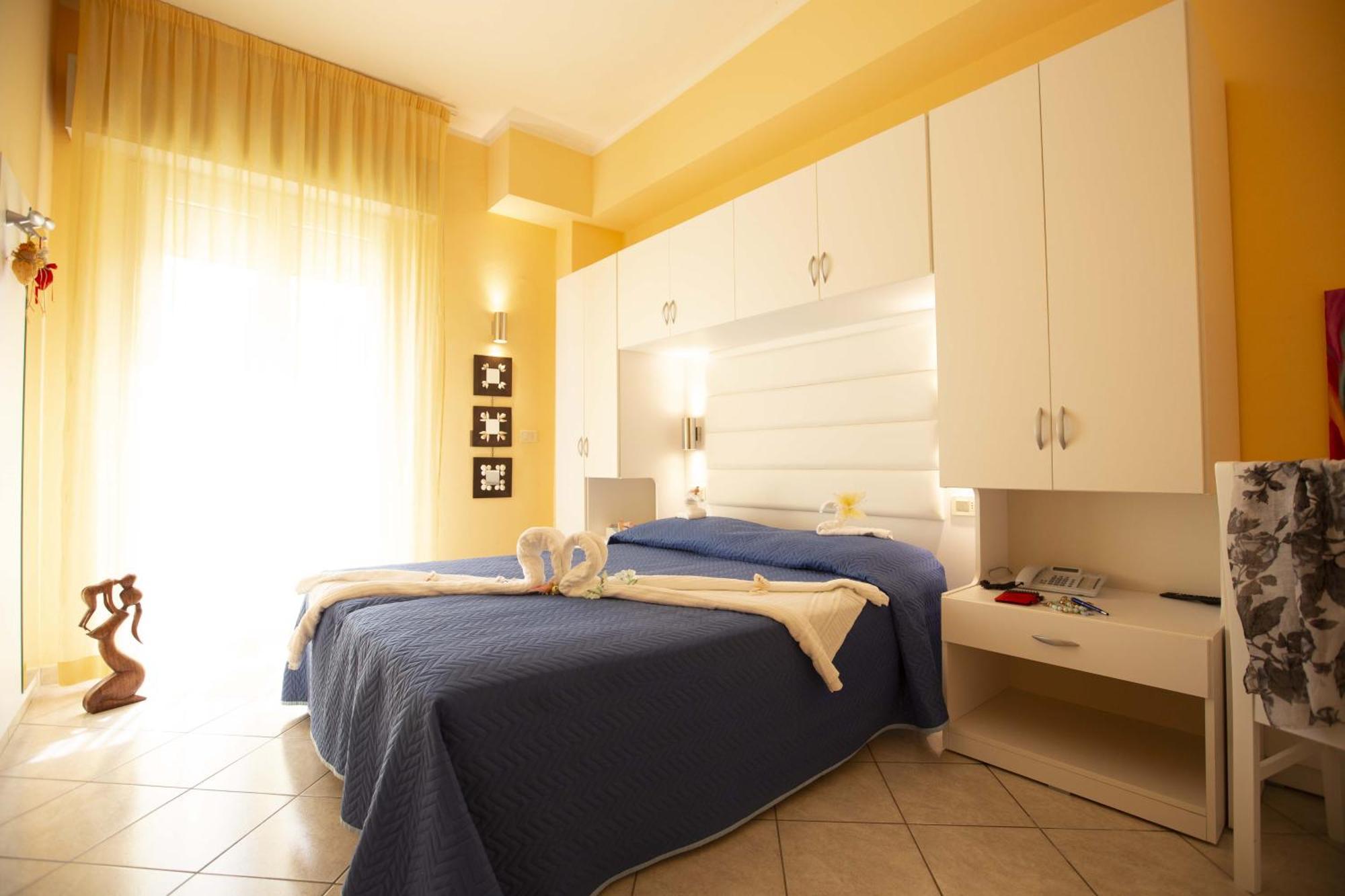 Hotel Gloria Gabicce Mare Esterno foto
