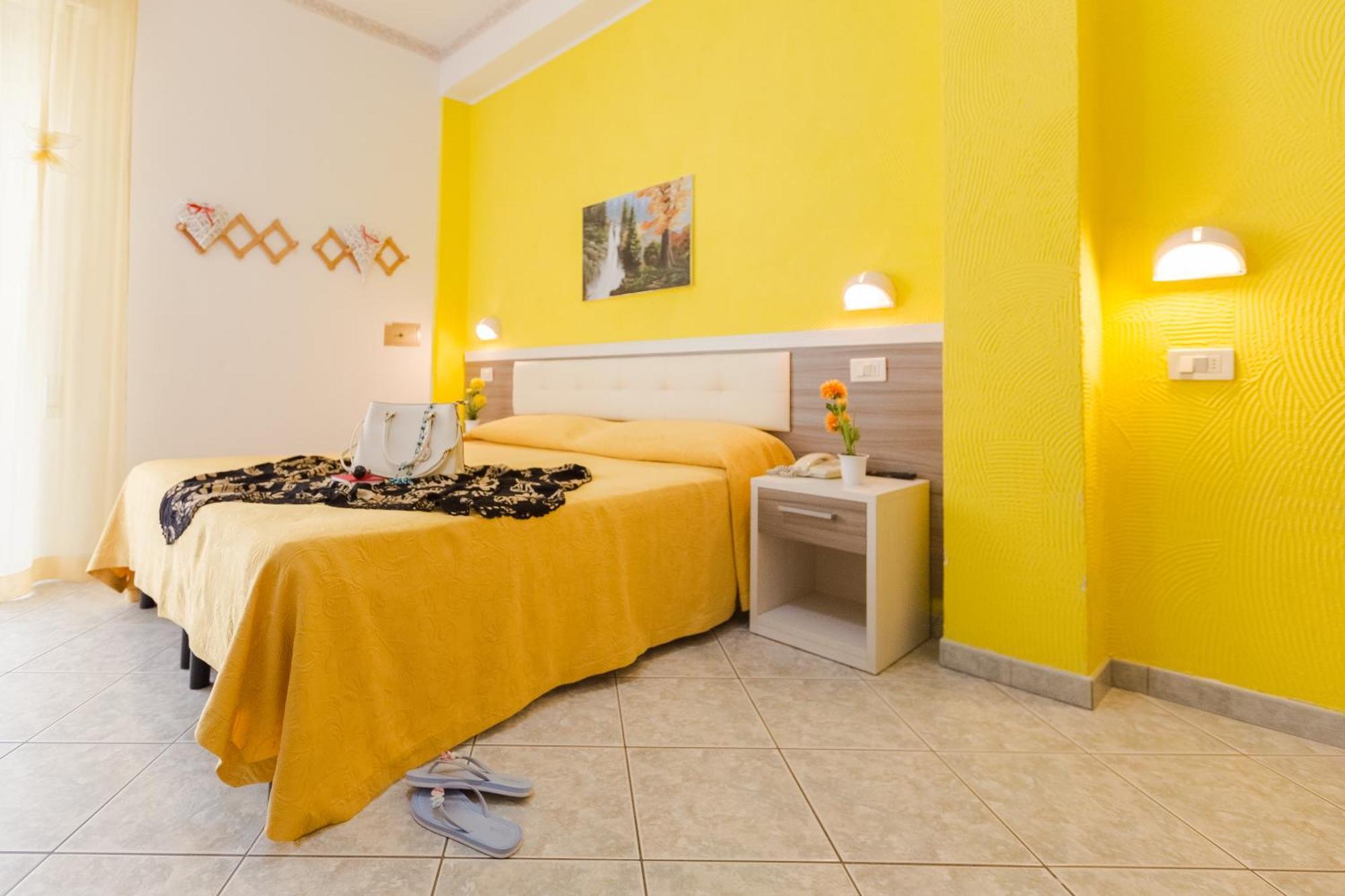 Hotel Gloria Gabicce Mare Esterno foto