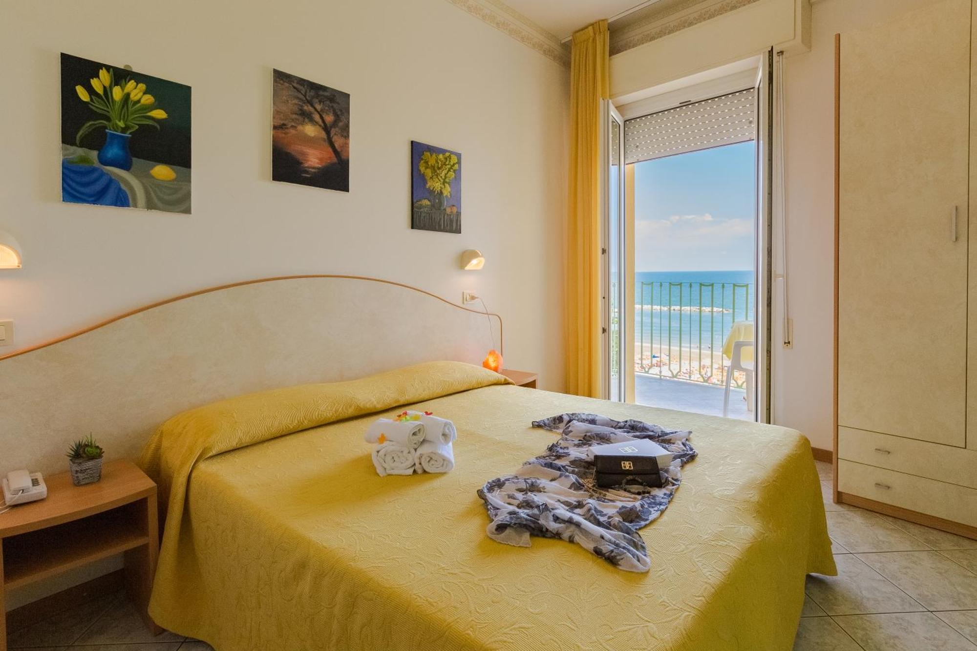 Hotel Gloria Gabicce Mare Esterno foto