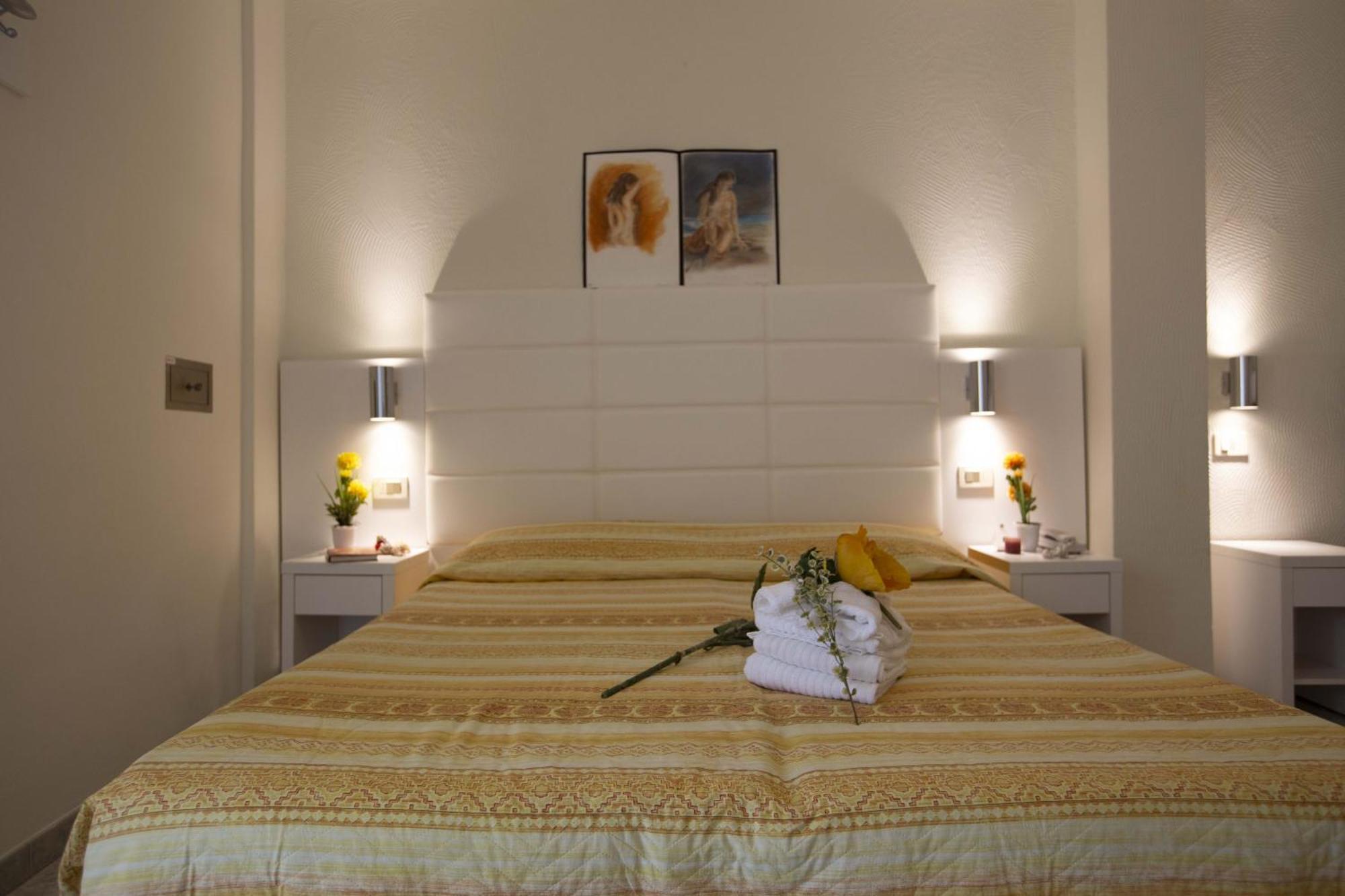 Hotel Gloria Gabicce Mare Esterno foto
