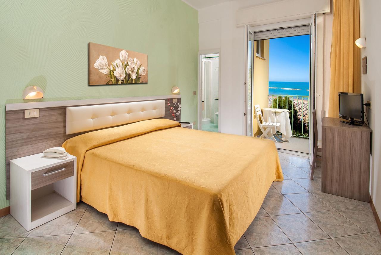 Hotel Gloria Gabicce Mare Esterno foto